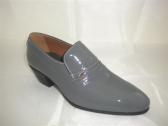 Model 946 made â€‹â€‹in pearl gray patent leather